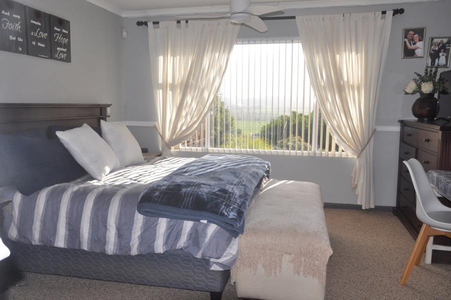 5 Bedroom Property for Sale in Fraaiuitsig Western Cape